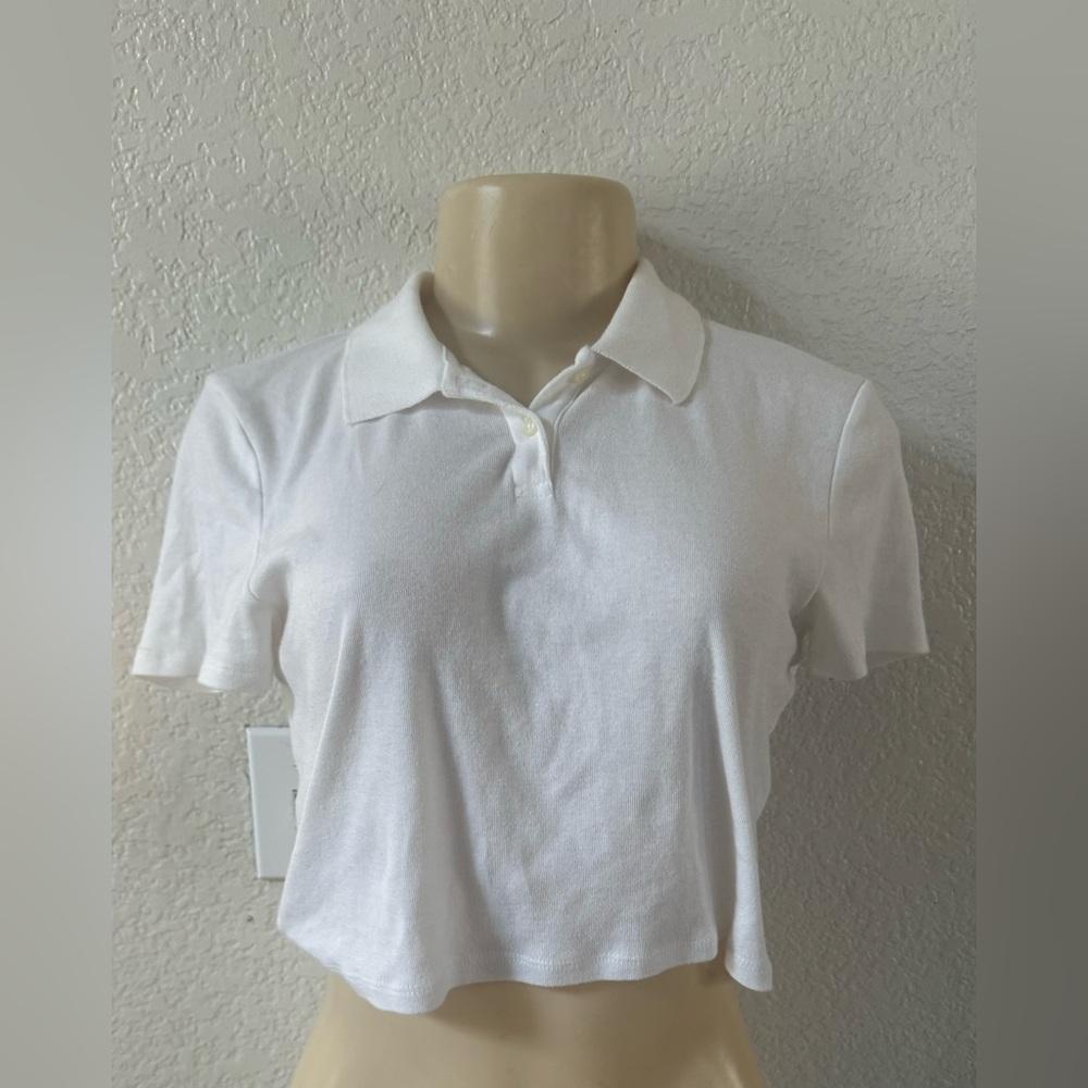 White American eagle outfitters crop top T-shirt half button up sexy